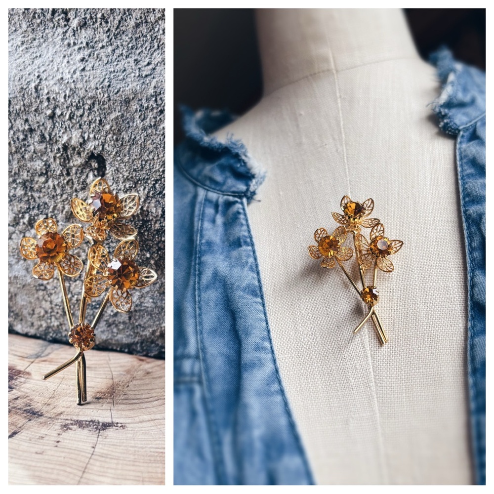 1950s Retro Five-Flower Brooch | Topaz Rhinestone & Gold Tone - Picture 7 of 8